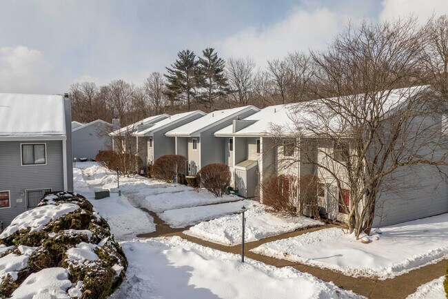 Riverbend Condominiums in Westfield, MA - Building Photo - Building Photo