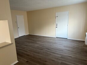 6857 Whitsett Ave in North Hollywood, CA - Building Photo - Building Photo