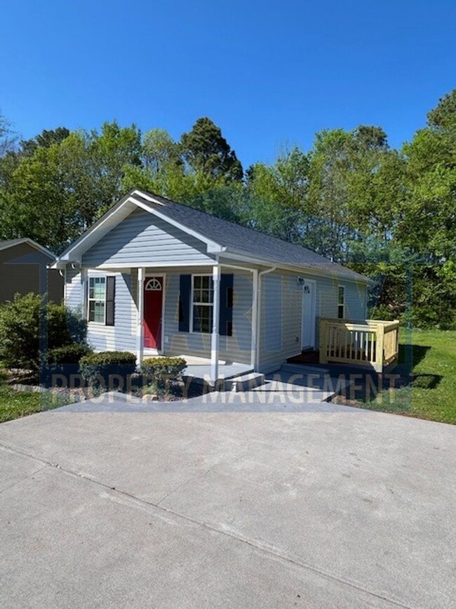 property at 531 Linda Dr SE