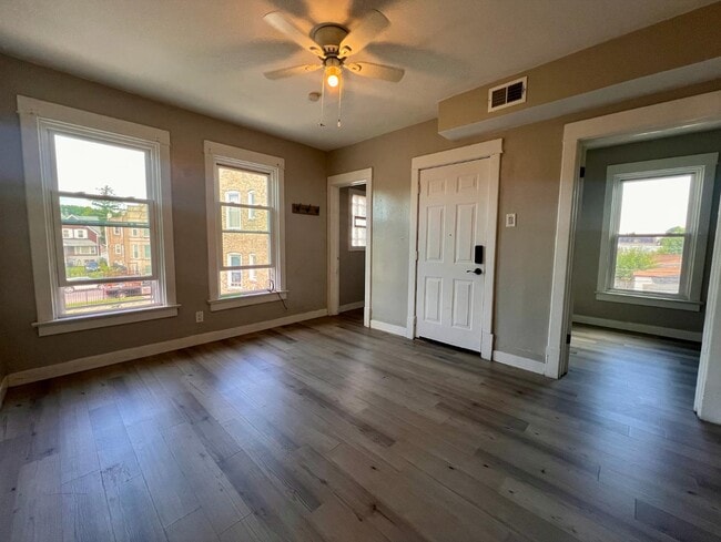 property at 2015 N Kedvale Ave