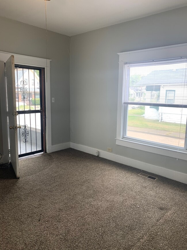 2500 W Oak St in Louisville, KY - Building Photo - Building Photo
