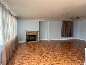 2055 Redbud Way in Antioch, CA - Building Photo - Building Photo