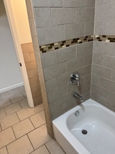 587 Grove St in Irvington, NJ - Foto de edificio - Building Photo