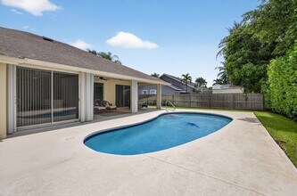 13656 Carlton St in Wellington, FL - Building Photo - Building Photo