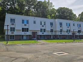 131 N Main St in Branford, CT - Building Photo