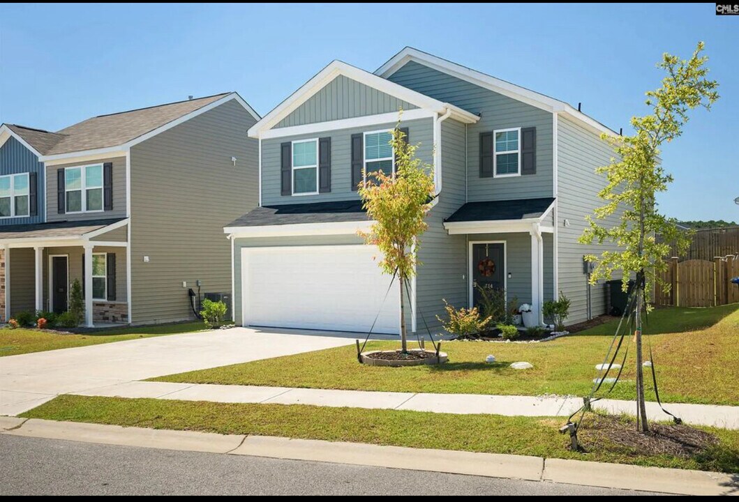 714 S Long Star Wy in Elgin, SC - Building Photo