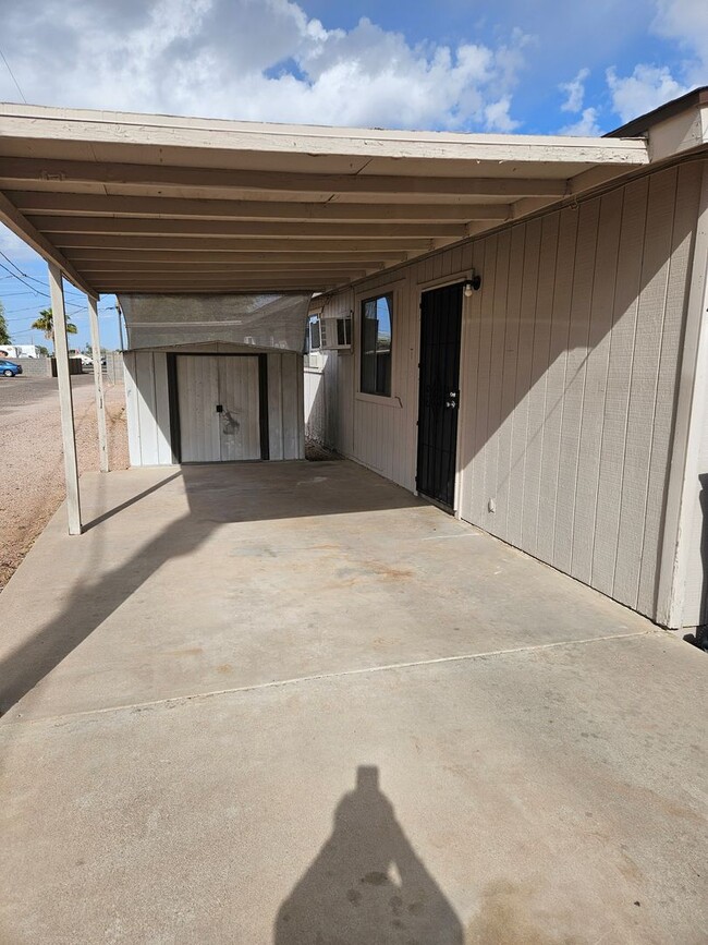 1524 S Deniza Rd in Apache Junction, AZ - Foto de edificio - Building Photo