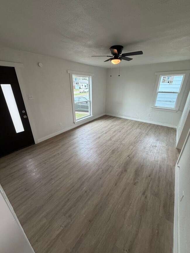 4214 Elsie Faye Heggins St