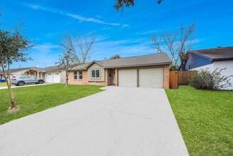 5811 Cartagena St in Houston, TX - Building Photo - Building Photo