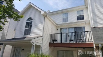 813 Plymouth Rd in North Brunswick, NJ - Building Photo