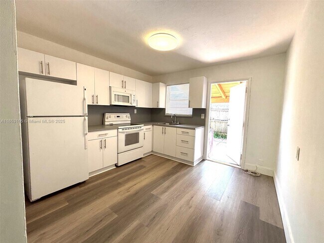 616 SW 4th St in Hallandale Beach, FL - Building Photo - Building Photo