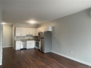 85a Hemingway Ave in East Haven, CT - Building Photo - Building Photo