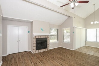 6306 Pilgrim Ln in Arlington, TX - Foto de edificio - Building Photo