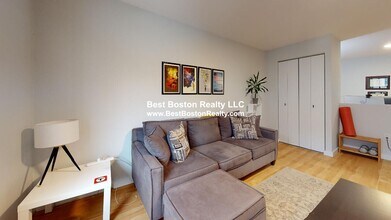 19 Central St in Somerville, MA - Foto de edificio - Building Photo