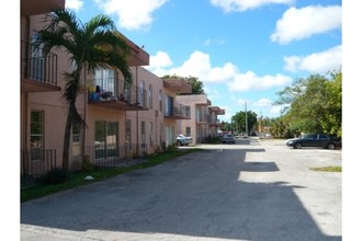 Galaxy Apartments in North Miami, FL - Building Photo - Building Photo