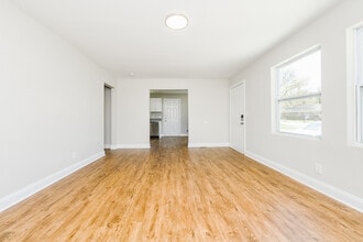 32 Gilbert Ct in Greenville, SC - Building Photo - Building Photo