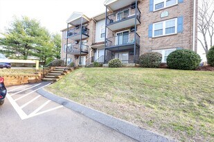 610 S Franklin St in Holbrook, MA - Building Photo