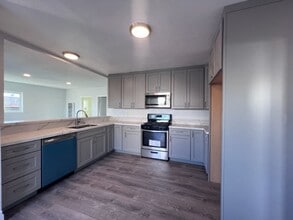 1932 W 76th St in Los Angeles, CA - Building Photo - Building Photo