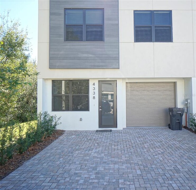 4338 Villa Alina Ct in Tampa, FL - Building Photo