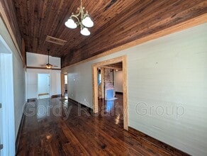 5443 10th St in Malone, FL - Building Photo - Building Photo