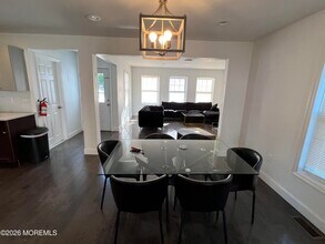 8 Ridge Rd in West Long Branch, NJ - Building Photo - Building Photo