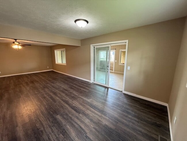 115 W Ash St in Chatham, IL - Building Photo - Building Photo