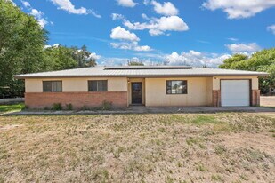 20 Cactus Dr in Los Lunas, NM - Building Photo