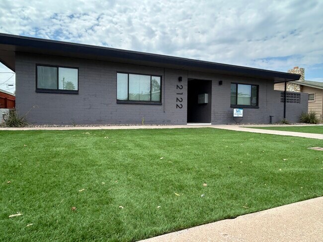 2122 S Granada Dr, Unit #3 in Tempe, AZ - Building Photo - Building Photo