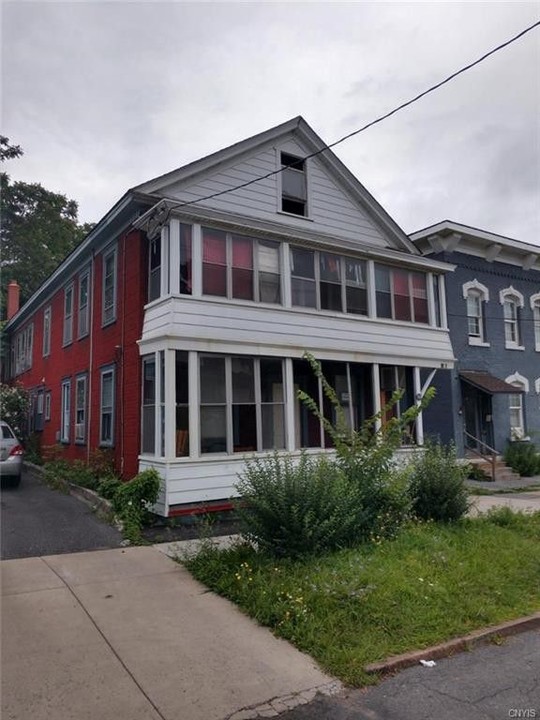 1008 N Townsend St in Syracuse, NY - Building Photo