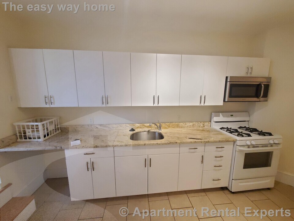 991 Massachusetts Ave in Cambridge, MA - Building Photo