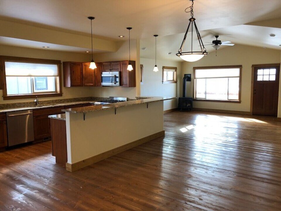 420 Forbes Ave in Bozeman, MT - Building Photo