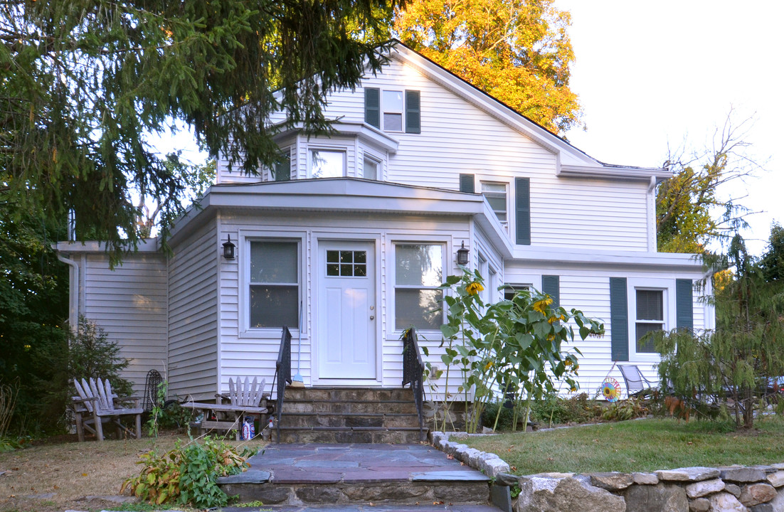 18 Frances Kiernan Pl in Carmel, NY - Foto de edificio