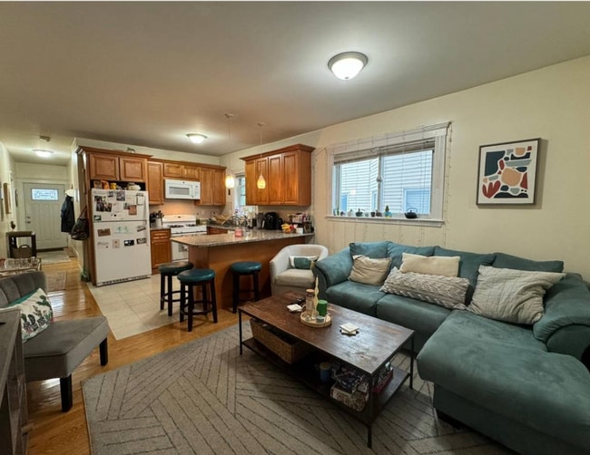 29 Belknap St, Unit 1 in Somerville, MA - Building Photo - Building Photo