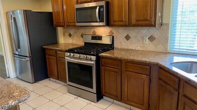 1903 Brushy Creek Dr in Sugar Land, TX - Building Photo - Building Photo