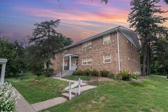 2017 Commerce Blvd, Unit #202 in Mound, MN - Building Photo - Building Photo