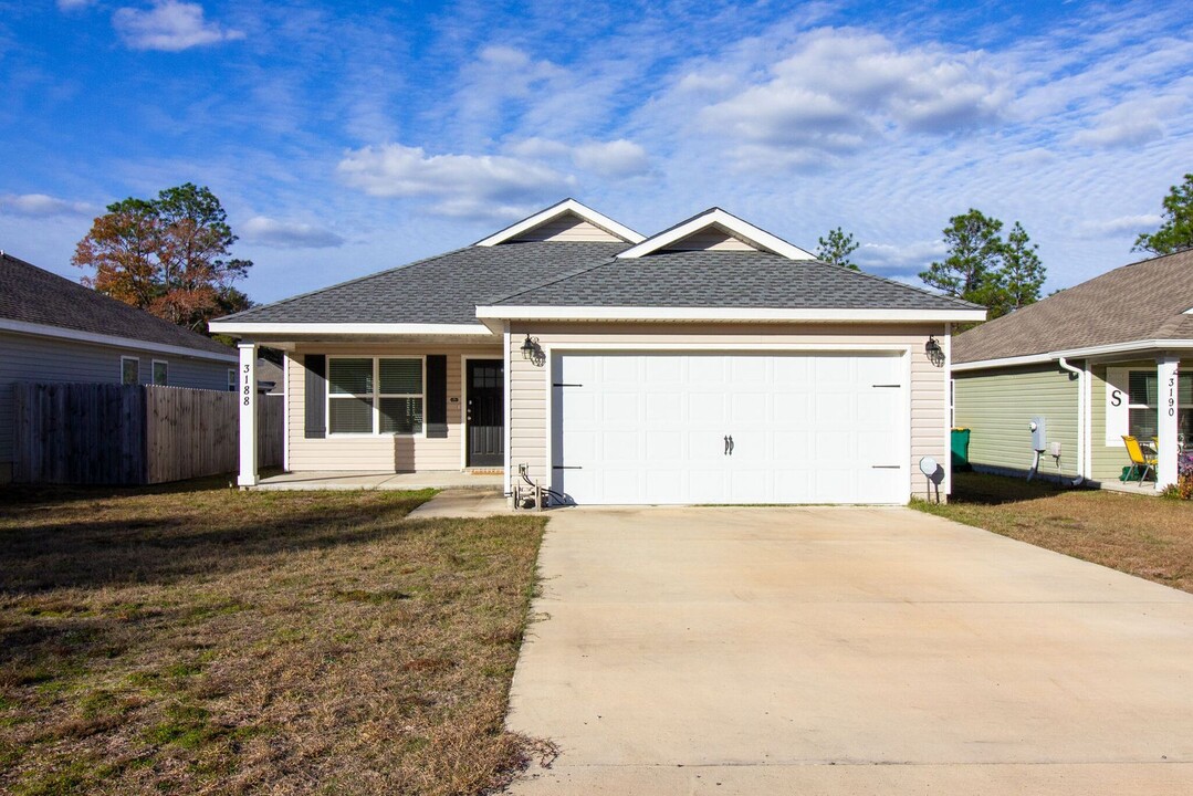 3188 Maple St in Crestview, FL - Building Photo