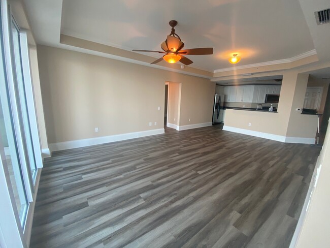 2745 1st St, Unit 404 in Ft. Myers, FL - Building Photo - Building Photo