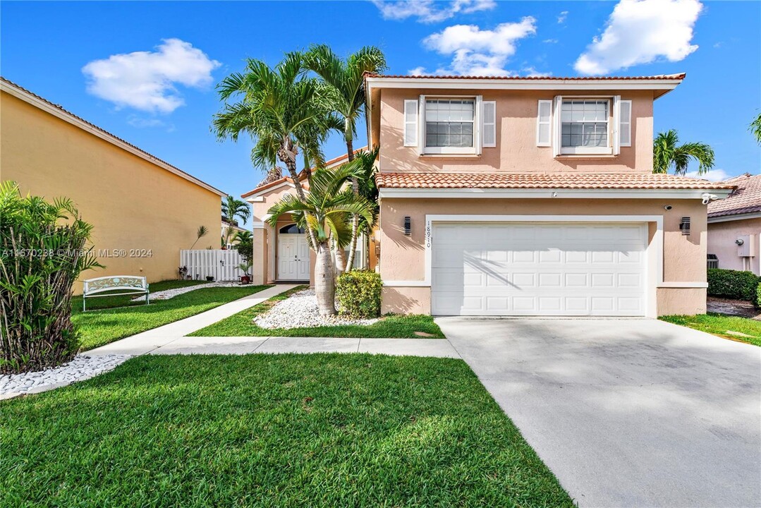 18910 NW 10th Terrace in Pembroke Pines, FL - Building Photo