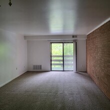 Pebble Creek in Bethel Park, PA - Foto de edificio - Building Photo
