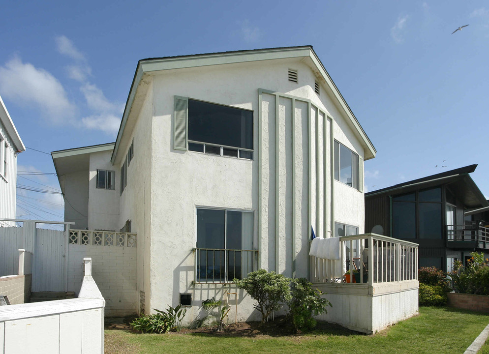 1719 Ocean Front St in San Diego, CA - Building Photo