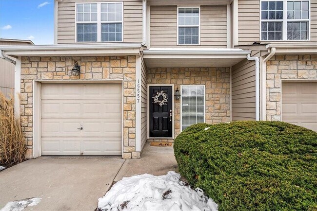 15557 Floyd St in Overland Park, KS - Building Photo - Building Photo