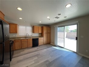 9135 Iron Cactus Ave in Las Vegas, NV - Building Photo - Building Photo