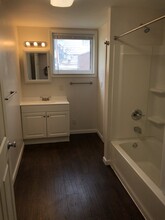 208 S Arch St, Unit A in Fremont, OH - Building Photo - Building Photo