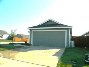 300 Sycamore Pl in Wilmer, TX - Building Photo - Building Photo