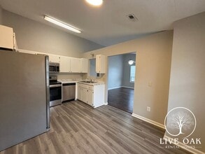 1308 Forest Lake Dr in Hinesville, GA - Building Photo - Building Photo