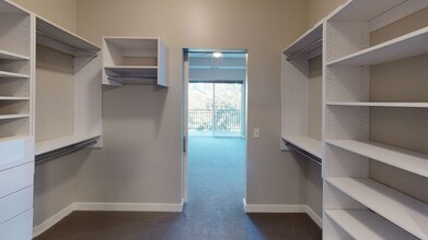 Red44 Apartments | Specials Available in Rochester, MN - Foto de edificio - Building Photo