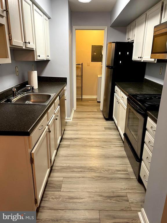 10205 Ashbrooke Ct in Oakton, VA - Foto de edificio - Building Photo