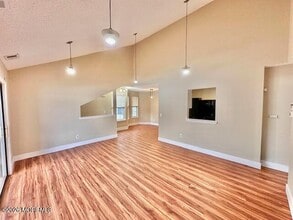 211 Sunshine Ct in Sayreville, NJ - Building Photo - Building Photo