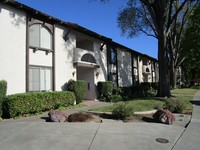 Mission Villa Apartments in San Jose, CA - Foto de edificio - Building Photo