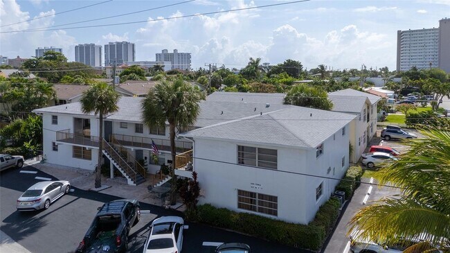 1907 NE 4th St, Unit 8 in Deerfield Beach, FL - Building Photo - Building Photo